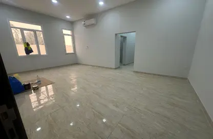 شقة - 2 غرف نوم - 3 حمامات للايجار في الغرافة - الغرافة - الدوحة