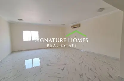 Apartment - 3 Bedrooms - 3 Bathrooms for rent in Umm Ghwailina Comm - Umm Ghuwalina - Umm Ghuwailina - Doha