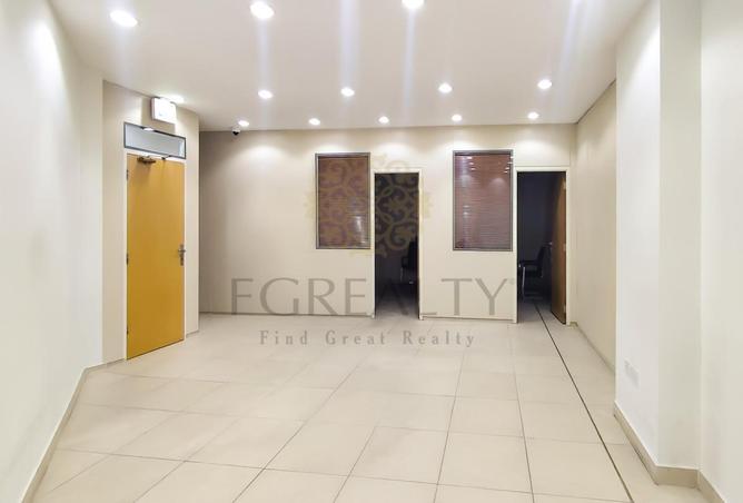 988798 - Property Image 2