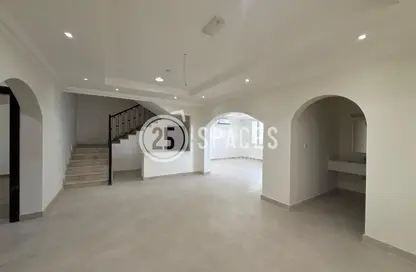 فيلا - 6 غرف نوم - 6 حمامات للايجار في شارع الوعب - الوعب - الدوحة