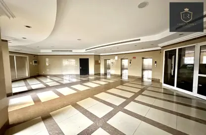 شقة - 2 غرف نوم - 3 حمامات للايجار في شارع النجمة - طريق المطار القديم - الدوحة