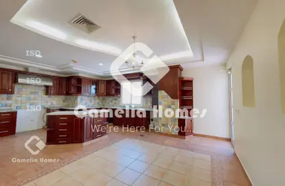 Compound - 4 Bedrooms - 7 Bathrooms for rent in West Bay Lagoon - West Bay Lagoon - Doha