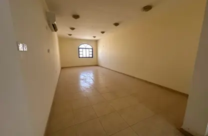 Villa - 5 Bedrooms - 5 Bathrooms for rent in Al Sakhama - Doha