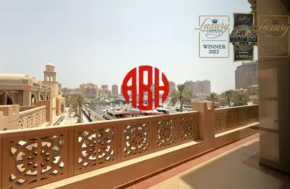 تاون هاوس - 2 غرف نوم - 3 حمامات للايجار في طريق بورتو الغربي - بورتو أرابيا - جزيرة اللؤلؤة - الدوحة