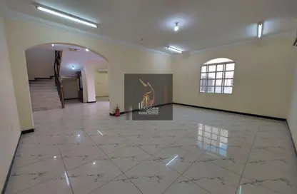 Compound - 5 Bedrooms - 4 Bathrooms for rent in Ain Khaled Villas - Ain Khaled - Doha