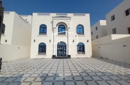 فيلا - 7 غرف نوم - 8 حمامات للايجار في شارع النعيجة - غرب الهلال - الهلال - الدوحة