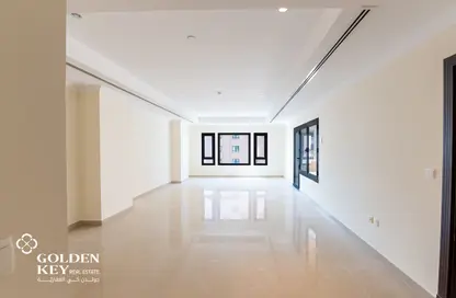 Apartment - 1 Bedroom - 2 Bathrooms for rent in West Porto Drive - Porto Arabia - The Pearl Island - Doha