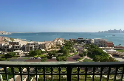 Apartment - 2 Bedrooms - 3 Bathrooms for rent in Viva West - Viva Bahriyah - The Pearl Island - Doha