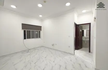 Apartment - 1 Bedroom - 1 Bathroom for rent in Umm Ghwailina Comm - Umm Ghuwalina - Umm Ghuwailina - Doha Apartment - 1 Bedroom - 1 Bathroom for rent in Umm Ghwailina Comm - Umm Ghuwalina - Umm Ghuwailina - Doha