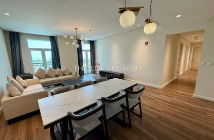 Apartment - 3 Bedrooms - 5 Bathrooms for rent in Floresta Gardens - Floresta Gardens - The Pearl Island - Doha
