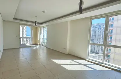 Apartment - 2 Bedrooms - 3 Bathrooms for rent in Viva West - Viva Bahriyah - The Pearl Island - Doha
