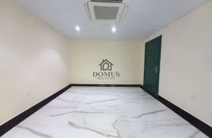 شقة - غرفة نوم - 1 حمام للايجار في شارع ثابت بن زايد - المنصورة - الدوحة