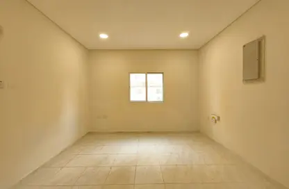 Apartment - 2 Bedrooms - 2 Bathrooms for rent in Muntazah 70 - Al Muntazah - Doha