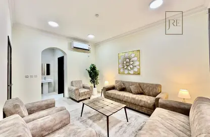 مجمع سكني - 6 غرف نوم - 7 حمامات للبيع في Al Sakhama - الدوحة