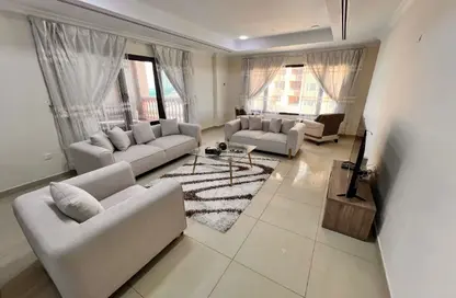 Apartment - 1 Bedroom - 2 Bathrooms for rent in Tower 14 - Porto Arabia - The Pearl Island - Doha