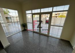 صورةغرفة فارغة لـ: فيلا - 6 غرف نوم - 6 حمامات للكراء في شارع الدبلوماسي - الخليج الغربي - الدوحة, صورة 1