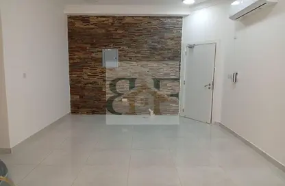 Apartment - 2 Bedrooms - 2 Bathrooms for rent in Al Mansoura - Al Mansoura - Doha