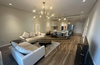 Apartment - 1 Bedroom - 2 Bathrooms for rent in Floresta Gardens - Floresta Gardens - The Pearl Island - Doha Apartment - 1 Bedroom - 2 Bathrooms for rent in Floresta Gardens - Floresta Gardens - The Pearl Island - Doha