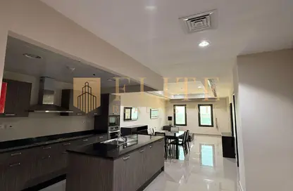 شقق فندقية - غرفة نوم - 2 حمامات للايجار في طريق بورتو الغربي - بورتو أرابيا - جزيرة اللؤلؤة - الدوحة