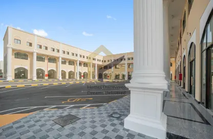 محل تجاري - استوديو - 1 حمام للايجار في مجمع الشيخة هدى - الغرافة - الدوحة