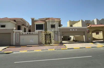 فيلا - 7 غرف نوم - 5 حمامات للايجار في شارع النعيجة - غرب الهلال - الهلال - الدوحة
