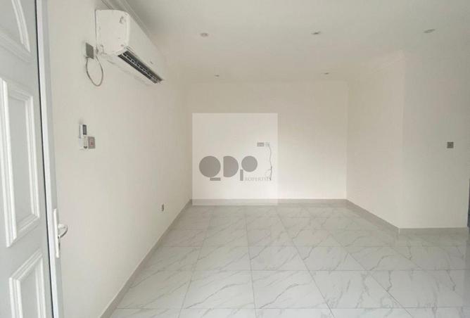 923104 - Property Image 2