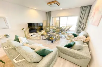 Apartment - 1 Bedroom - 2 Bathrooms for sale in Viva West - Viva Bahriyah - The Pearl Island - Doha