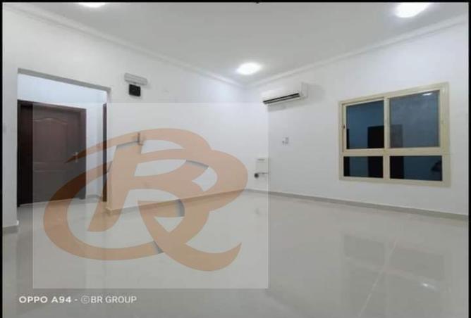 Apartment - 2 Bedrooms - 2 Bathrooms for rent in Bin Omran 35 - Fereej Bin Omran - Doha