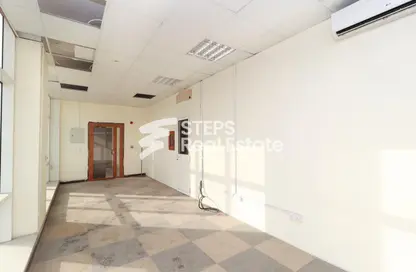 Office Space - Studio - 1 Bathroom for rent in Industrial Area 4 - Industrial Area - Industrial Area - Doha
