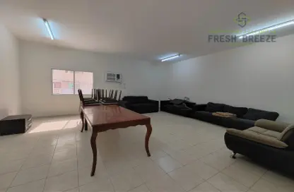 Living Room image for: Apartment - 3 Bedrooms - 2 Bathrooms for rent in Fereej Bin Mahmoud - Doha, Image 1