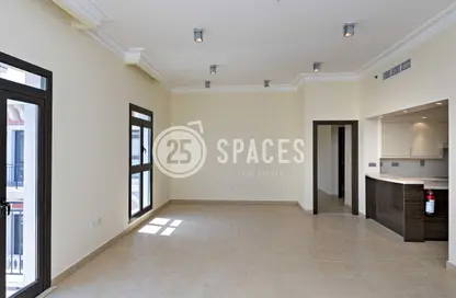 Apartment - 3 Bedrooms - 4 Bathrooms for rent in Carnaval - Qanat Quartier - The Pearl Island - Doha