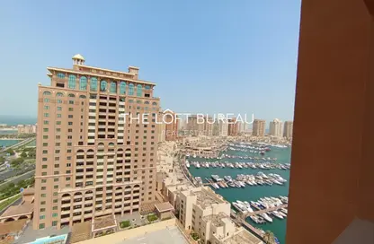 Apartment - 2 Bedrooms - 3 Bathrooms for rent in Tower 11 - Porto Arabia - The Pearl Island - Doha