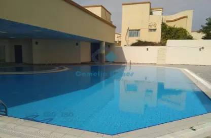 صورة لـ حوض سباحة مجمع سكني - 3 غرف نوم - 4 حمامات للايجار في شارع ام السنيم - عين خالد - الدوحة ، صورة رقم 1