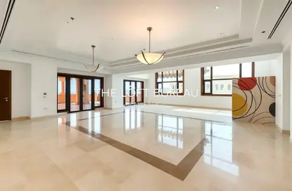 Apartment - 5 Bedrooms - 7 Bathrooms for rent in West Porto Drive - Porto Arabia - The Pearl Island - Doha