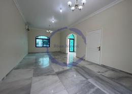 صورةغرفة فارغة لـ: فيلا - 5 غرف نوم - 6 حمامات للكراء في شارع النعيجة - النعيجة - الدوحة, صورة 1
