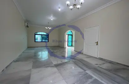 صورة لـ غرفة فارغة فيلا - 5 غرف نوم - 6 حمامات للايجار في شارع النعيجة - النعيجة - الدوحة ، صورة رقم 1