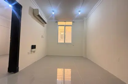 شقة - 2 غرف نوم - 2 حمامات للايجار في شارع تدمر - طريق المطار القديم - الدوحة