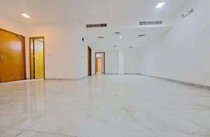 Apartment - 3 Bedrooms - 3 Bathrooms for rent in Al Mansoura - Al Mansoura - Doha
