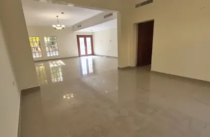 فيلا - 4 غرف نوم - 5 حمامات للايجار في فلل عين خالد - عين خالد - الدوحة