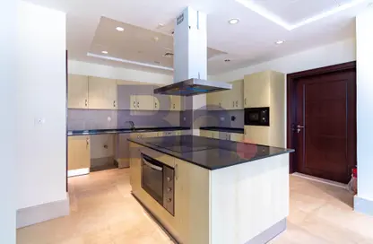 Kitchen image for: Penthouse - 5 Bedrooms - 6 Bathrooms for sale in Piazza Arabia - Porto Arabia - The Pearl Island - Doha, Image 1