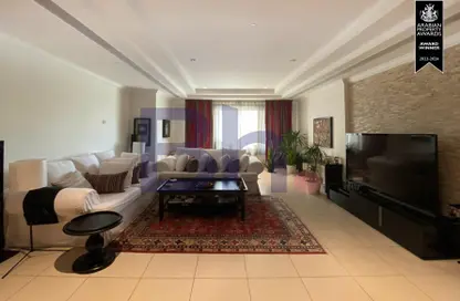 Living Room image for: Apartment - 1 Bedroom - 2 Bathrooms for sale in Porto Arabia Townhouses - Porto Arabia - The Pearl Island - Doha, Image 1
