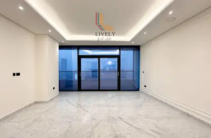 Apartment - 2 Bedrooms - 3 Bathrooms for rent in Marina Tower 02 - Marina District - Lusail