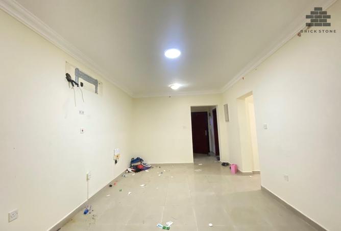 905027 - Property Image 2