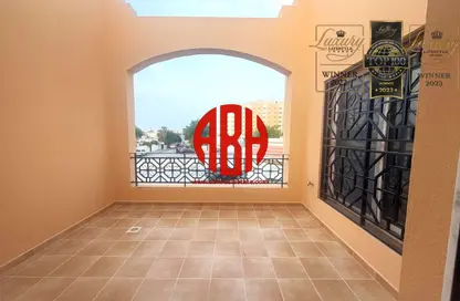Compound - 4 Bedrooms - 5 Bathrooms for rent in Ras Abu Aboud - Doha