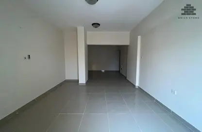 Apartment - 2 Bedrooms - 2 Bathrooms for rent in Asim Bin Omar Street - Al Mansoura - Doha