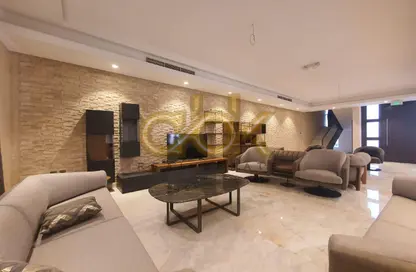 فيلا - 4 غرف نوم - 6 حمامات للايجار في المعمورة - المعمورة - الدوحة