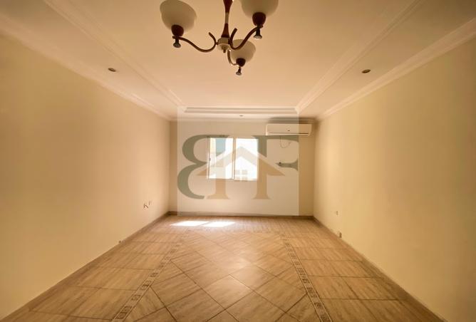 933525 - Property Image 3
