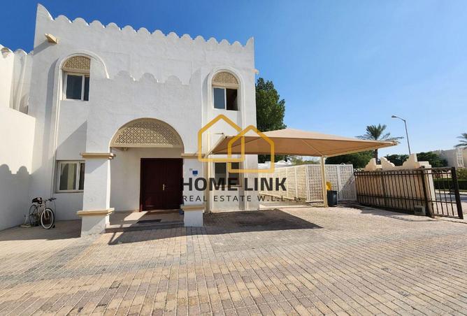 983352 - Property Image 2