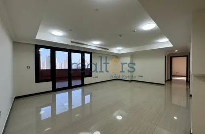 شقة - 2 غرف نوم - 3 حمامات للايجار في طريق بورتو الشرقي - بورتو أرابيا - جزيرة اللؤلؤة - الدوحة