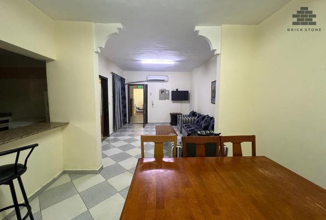 905832 - Property Image 2